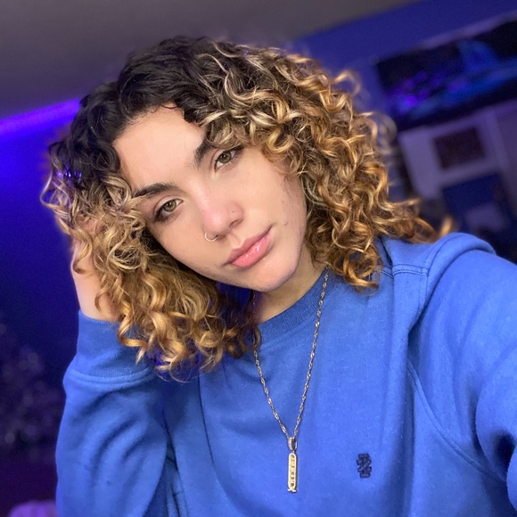 Meet your Posher, Cassandra - Picture 2 of 7